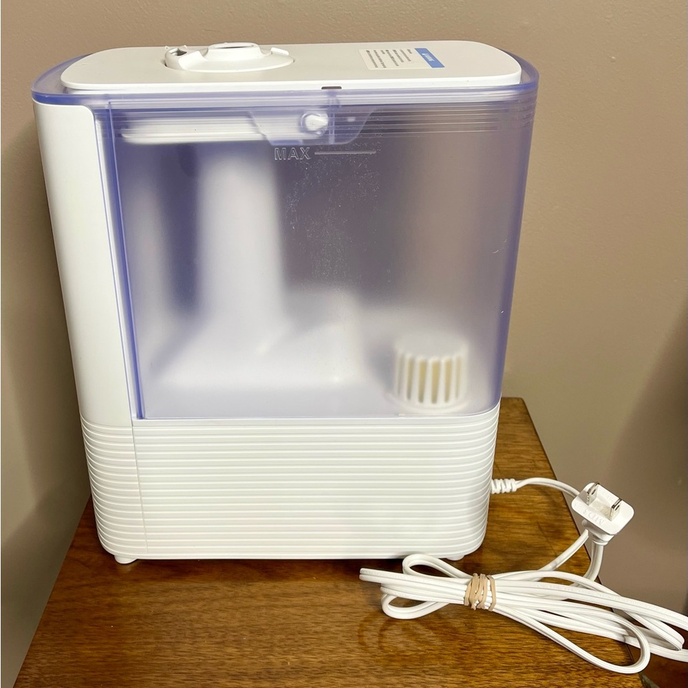 Levoit White Humidifier - Picture 5 of 15